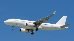 Neće vam se u životu ukočiti noge, niti ćete se užuljati: Kako se putuje avionom, najudobnije će vam biti ovako