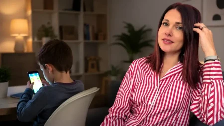 „Roditelji misle autizam, zapravo je ekranizam“ Defektološkinja za Mame o novoj zavisnosti kod dece