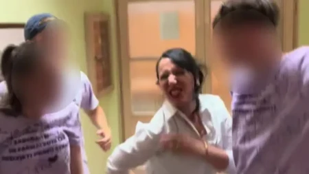Balkanska nastavnica apsolutni hit na mrežama: Đuska kao da im je vršnjak, roditelji oduševljeni