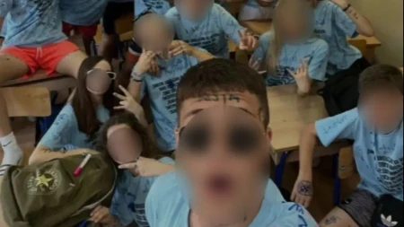 Maturanti otkrili šta im piše na majicama: Jedna poruka posebno nasmejala i roditelje