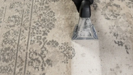 Tepih će ponovo izgledati kao nov: Trik bez vode i ribanja koji je oduševio domaćice