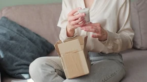 Pre nego što kliknete "kupi odmah": Krema, serum ili parfem za smešne pare? Evo šta može da se krije iza niske cene