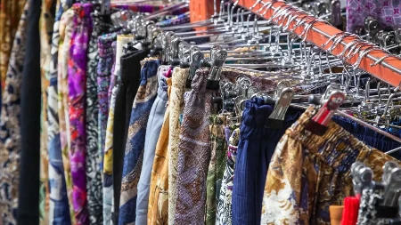 Farmerke su deo naše prošlosti: Od sada nosimo samo pantalone od ovog materijala, presijava se kao zlato