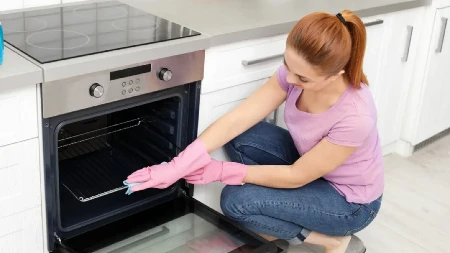 Najbrže čišćenje rerne: Ubacite ovo unutra, sva masnoća se topi bez ribanja!