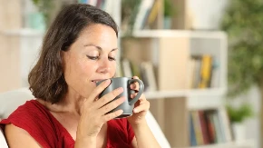 Pijete li ovo posle jela? Nutricionista tvrdi da topi kilograme kao od šale!