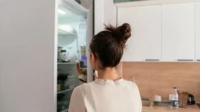 Stavite ovo u frižider pre odlaska na posao: Rešićete problem koji vas svakog leta nervira