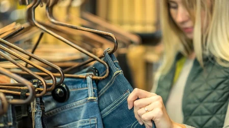 Ove pantalone peglaju stomak i sužavaju struk: U prodavnici su 5.000 dinara, a krojačica ih sašije za 2.000