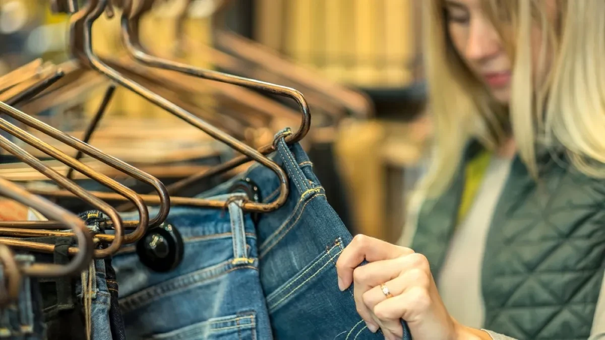 Ove pantalone peglaju stomak i sužavaju struk: U prodavnici su 5.000 dinara, a krojačica ih sašije za 2.000