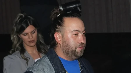 Molim, molim, molim, Rasta vi ste? Kakav je ovo mačo men, čovek neprepoznatljiv