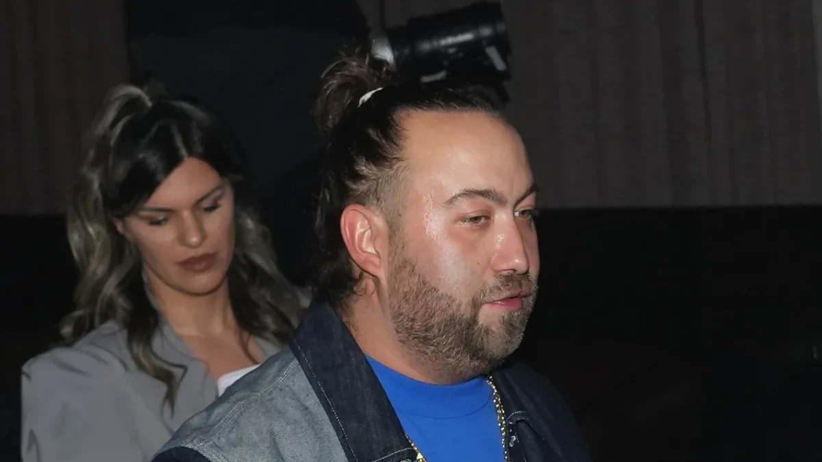 Molim? Rasta, vi ste? Ošišao se, smršao... kakav je ovo mačo men, čovek neprepoznatljiv!