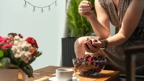 Pijete vodu posle trešanja? Evo da li zaista tako "kvarite" stomak
