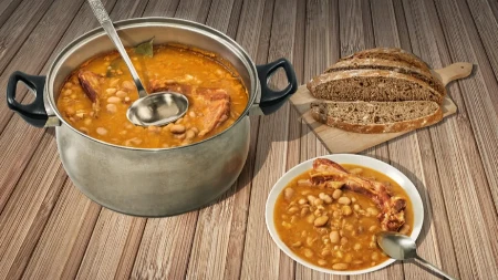 Spremite tradicionalno srpsko jelo: Bolji od vojničkog - Pasulj sa dimljenim mesom i slaninom