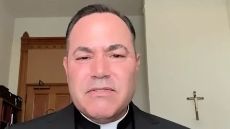 Biznismen postao sveštenik: Otkrio zašto se odrekao miliona zarad religije, ovo nije mogao da podnese