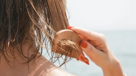 Kosa kao slama nakon sunca i mora? Ovih 5 trikova joj vraćaju puni sjaj i mekoću