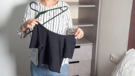 Crna odeća gubi boju? Zbog jedne stvarčice iz kuhinje biće kao da ste je tek kupili