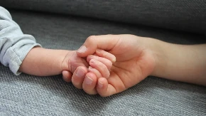Dečak (7) spasio mlađeg brata: Bebi život visio o koncu, ali je njegova brza reakcija sprečila tragediju