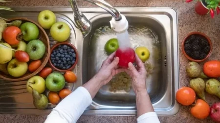 Da li soda bikarbona zaista skida pesticide sa povrća? Stručnjaci otkrili kako se pravilno koristi i koje greške svi prave