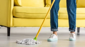 Čistite laminat sirćetom? Eksperti otkrivaju da li je to najpametniji potez, evo šta može da se desi
