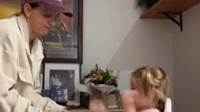 Devojčica je vrištala i prosipala jogurt, a mama… Pogledajte šta je uradila i tantrum je prestao