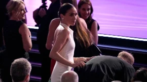 Au, mora da boli! Ovaj čovek je brutalno ponizio Megan Markl, a Hari je sve vreme samo gledao!