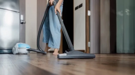 Ni slučajno usisivačem: Ozbiljno ćete zažaliti ako ga budete koristili za čišćenje ovih stvari