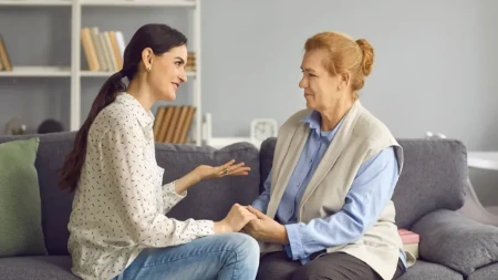 Svekrva pristala da plati celu svadbu, a onda pred mladu stavila ugovor: "Potpiši da ćeš roditi samo jedno dete"