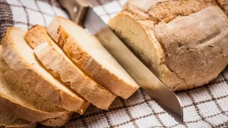 Ostane svež danima, ne bude bajat već sutra: Kako se pravilno čuva hleb?