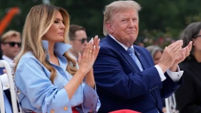 Nije je bilo više od mesec dana, a onda se pojavila ovako: Melanija Tramp ponovo u centru pažnje, jedan detalj zbunio sve