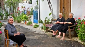 Grčke bake imaju tajnu za srećniji život: Ovaj ritual uz kafu rade svakog dana