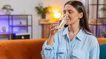 Nutricionisti upozoravaju: Ako primetite ove znake, dolijte sebi čašu vode