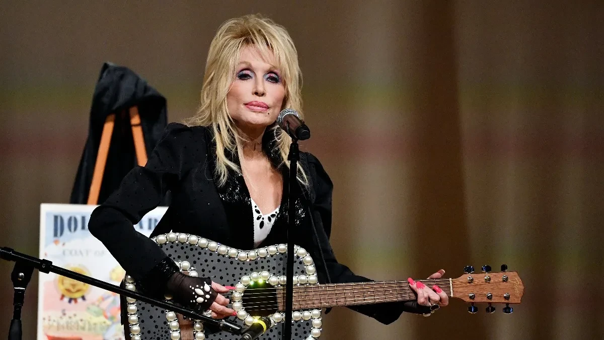 Kratko, ali sa dubokim sećanjem, napustila nas je diva kantri muzike u 80. godini: Ko je bila Doli Parton?