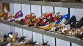 Pre su mogle da se kupe samo u Zemunu na buvljaku, a sada ih celi svet nosi: Ove štikle ili volite ili mrzite, nema između, najpopularnije su trenutno