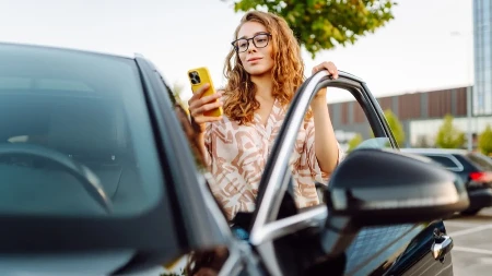 Ostavila poruku na šoferšajbni koja je hit! Parkirala auto gde ne sme i sve nasmejala