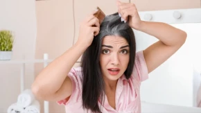 Sedu kosu prekrijem bez farbe: Ova mešavina mi vrati prirodnu boju i jača koren