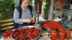 Makedonci posle pečenja paprike odmah urade ovo: Kožica spada sama, a ajvar bude mnogo ukusniji