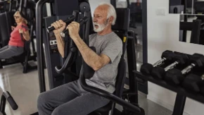 Deka postao popularan sa 88 godina: Njegova priča je oduševila ceo svet!
