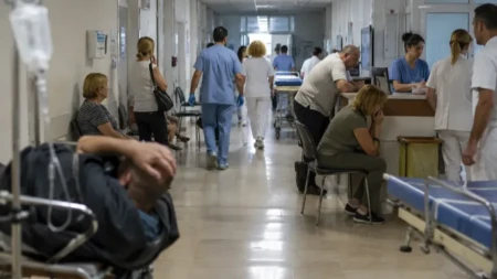 U roku od sat vremena umrle i ćerka (22) i majka (45) na letovanju u Crnoj Gori: Ovo su prvi znaci srčanog zastoja i šta morate odmah da uradite