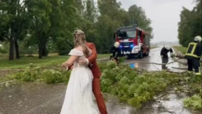 Oluja im potopila venčanje, ali oni nisu želeli da očajavaju: Evo kako su mladenci iskoristili nevreme i napravili događaj za pamćenje