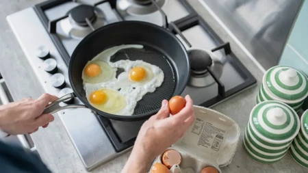 Ni u ludilu ovo ne biste dodali u jaja, kad ono... Kap ovoga daje ludilo ukus, žumance se neće razliti u tiganju, belance savršeno