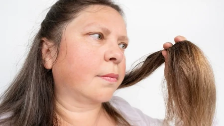 Čini da izgledate starije: 7 grešaka u frizuri koje vam mogu dodati deceniju