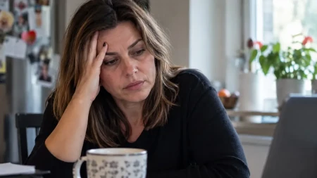 Nisu bore ono što vas posle 50. čini starijim: Ovih 6 navika nas najbrže pretvara u "baba-tetku"