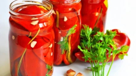 Starinski recept za peckane paprike: Toliko dobra marinada da će se naći na svakom slavskom stolu