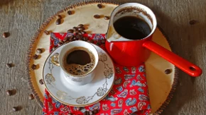 Kafa vas razbuđuje, ali telo šalje upozorenje: Ove simptome ne smete da ignorišite
