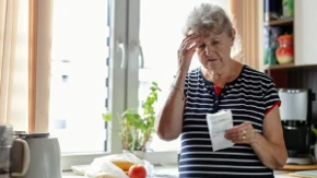 Zaboravlja imena i ponavlja ista pitanja? 7 znakova koje porodica ne bi trebalo da zanemari
