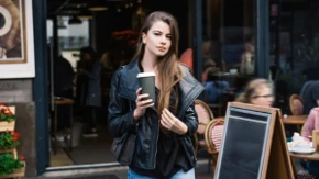 Ove jakne podmlađuju za 10 godina: Biće najvećI trend jeseni, a možda je već imate u ormaru