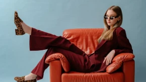 Žene posle 50 otkrile modni trik koji briše godine: Ove pantalone sakrivaju stomak, izdužuju noge i čine da izgledate elegantno bez mnogo truda