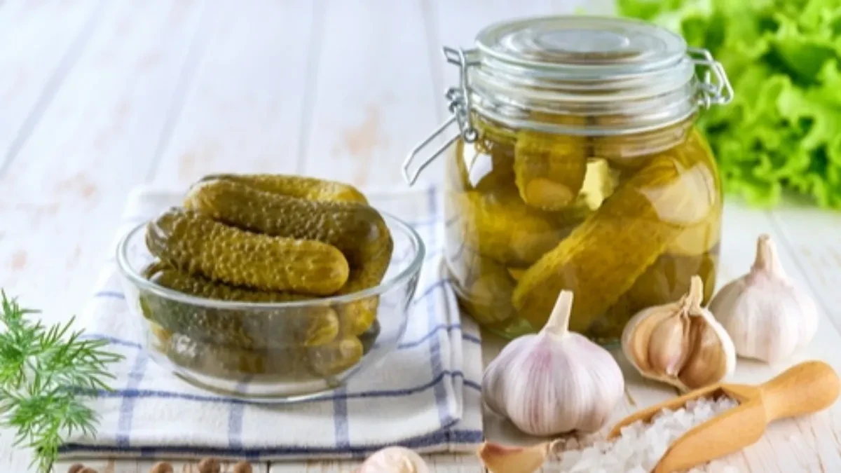 Kiseli krastavci recept za 3 kg: Hrskavi ostaju do zime, a preliv se pravi za 2 minuta