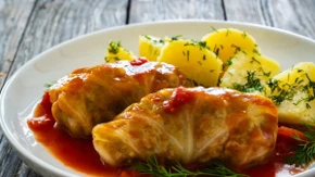 Sarma bez grama pirinča? Iskusne domaćice koriste ovaj trik da jelo bude lakše, sočnije i duplo zdravije