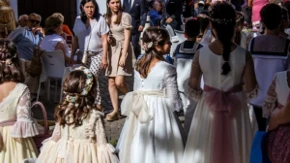 Na svadbi sina primetila je nešto na ruci mlade: Prišla je njenim roditeljima i postavila samo jedno pitanje