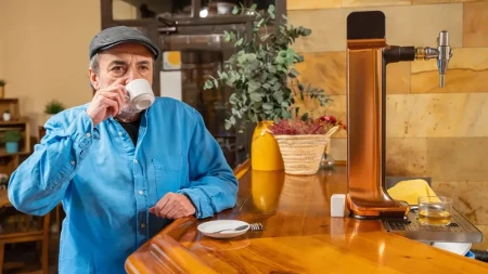 Imate povišen holesterol, a dan ne možete da zamislite bez kafe? Kardiolog upozorava na detalj koji mnogi zanemaruju
